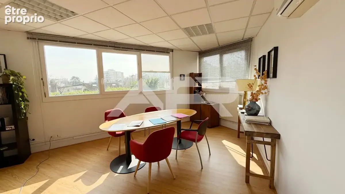 Bureau au coeur de l'Europe - photo 2