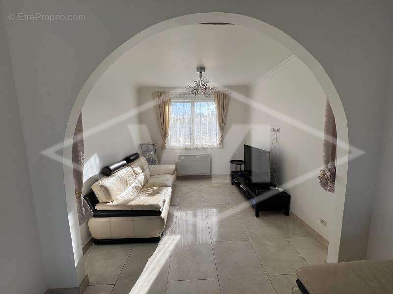 Maison à COMBS-LA-VILLE