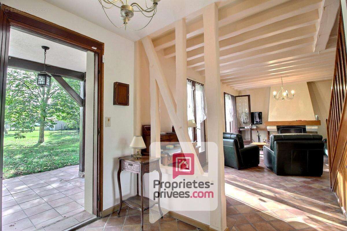 A 1h de PARIS - Secteur recherché - Maison de 130 m2 - 4 CHAMBRES - GARAGE - TERRAIN 2088  m2 - photo 4
