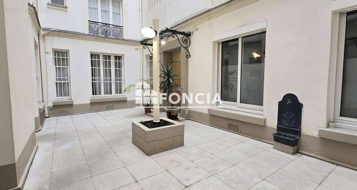 Appartement à PARIS-17E