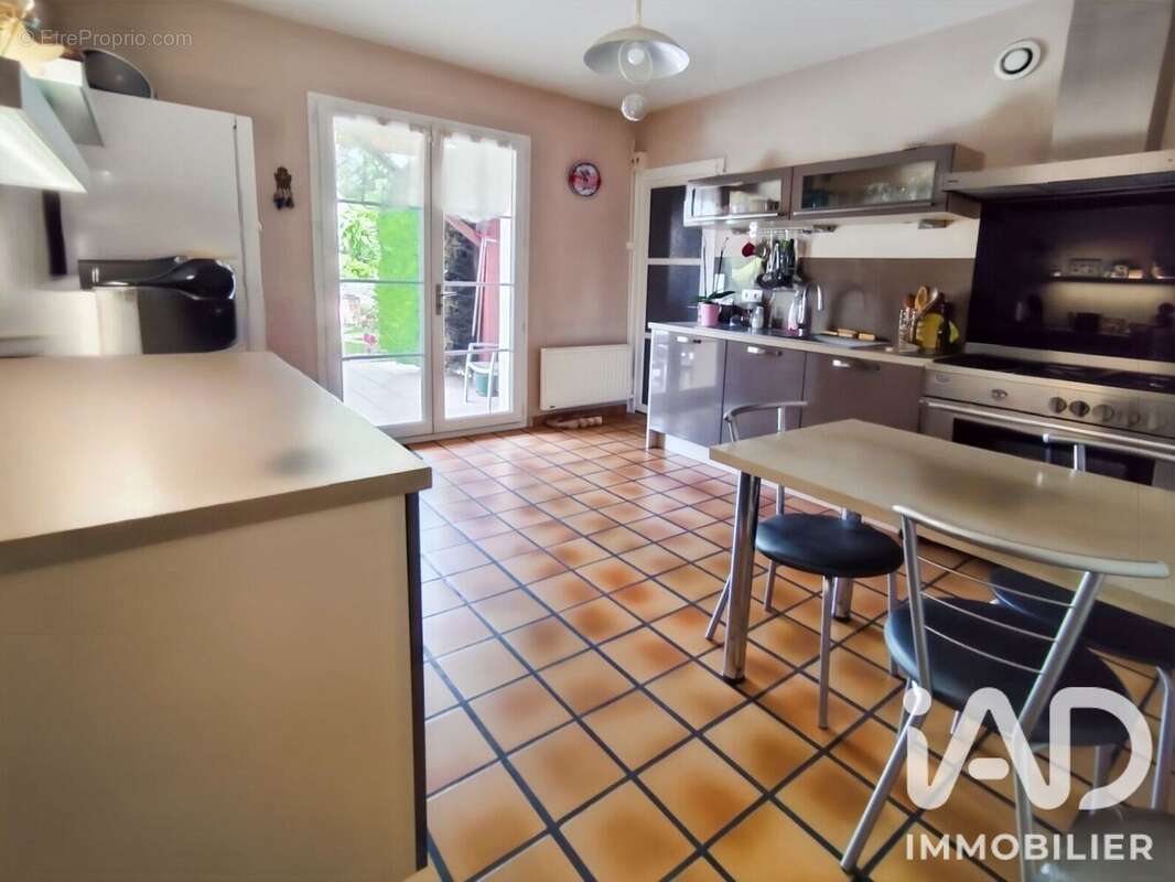 Maison 147 m² à Montrond-Les-Bains  - photo 4