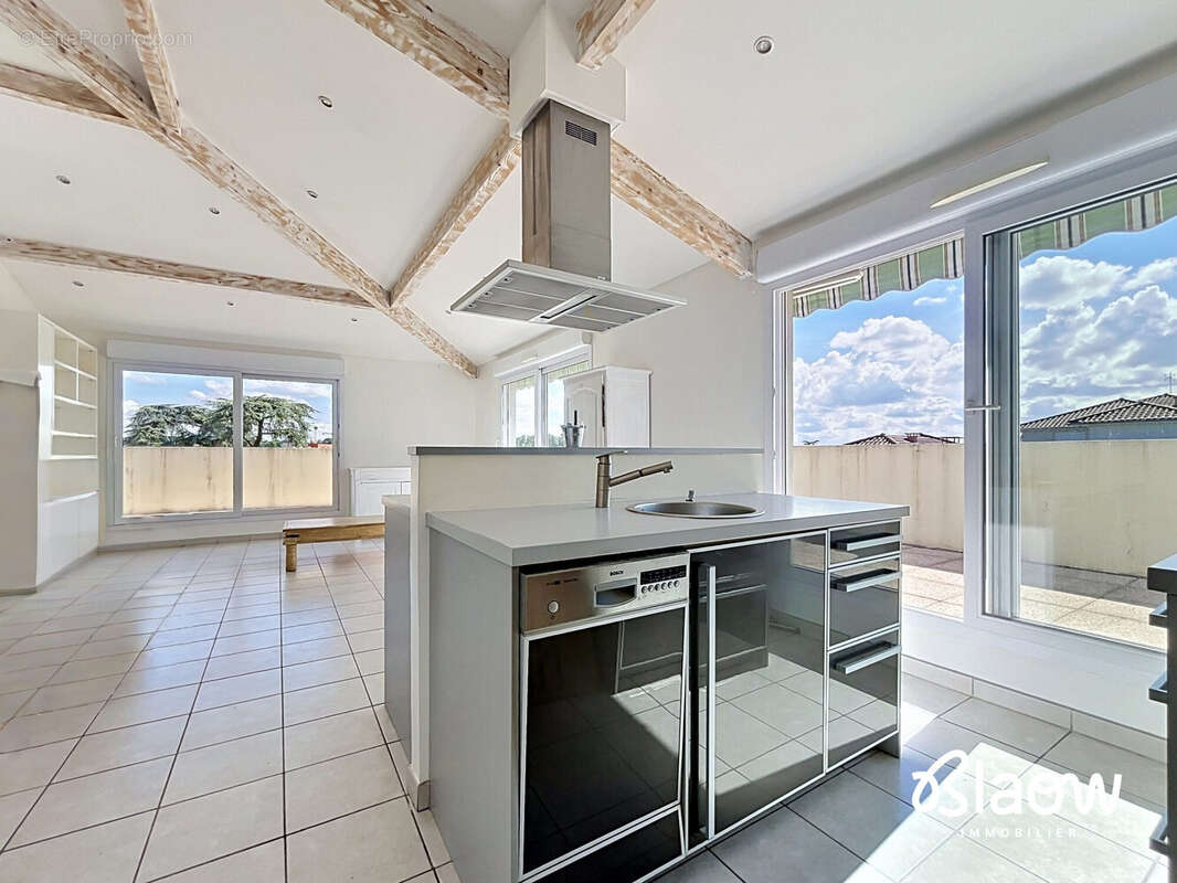 Appartement à MEYZIEU