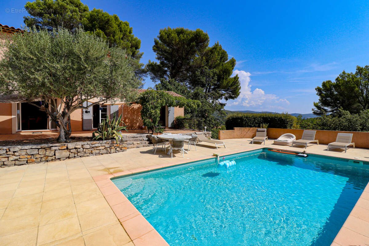 FLAYOSC PROPRIETE de 185M2 habitables avec 4 chambres, PISCINE sur plus de 4000m2 clos et paysagé - photo 5