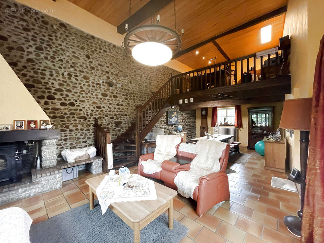 Maison à PUYDARRIEUX