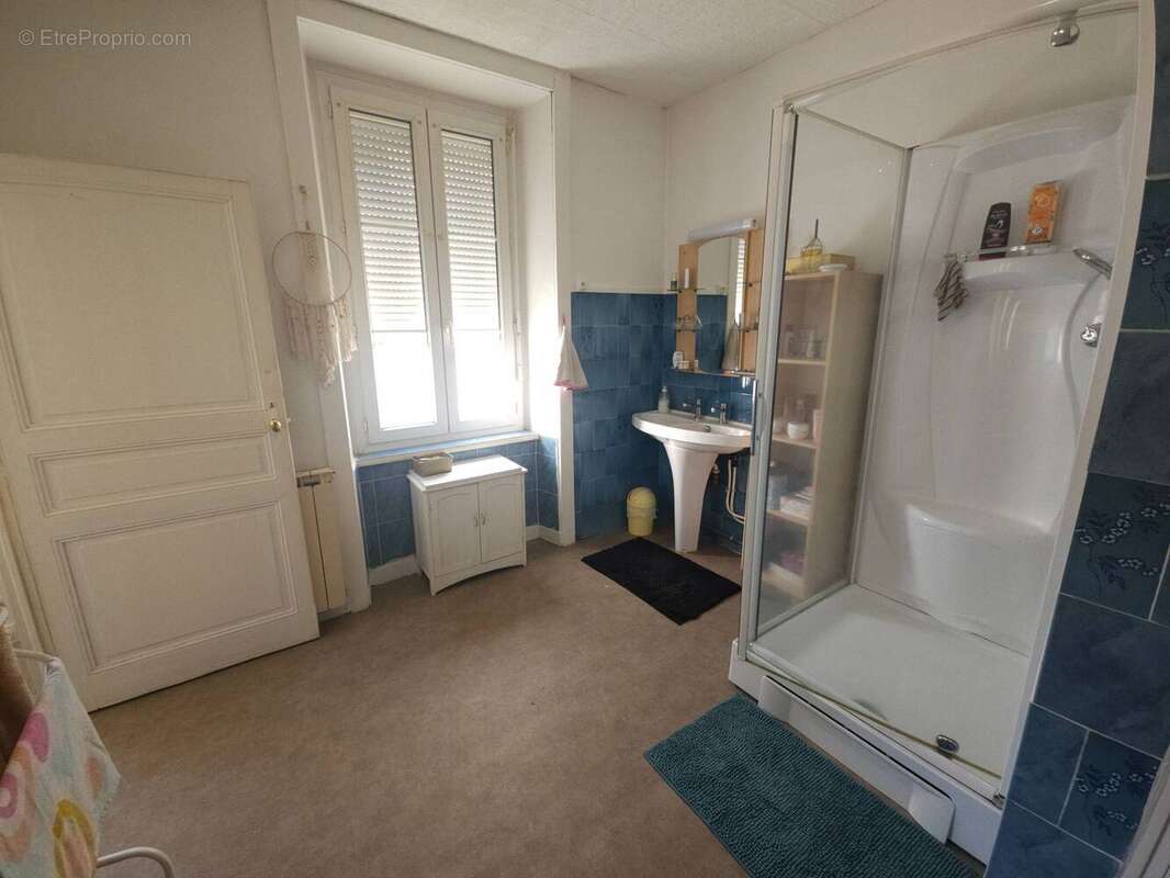 Maison à NEUVIC-ENTIER