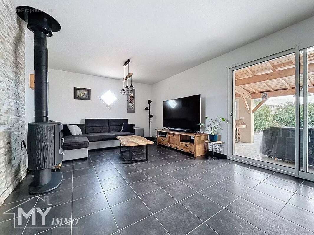 Maison à MOULIETS-ET-VILLEMARTIN