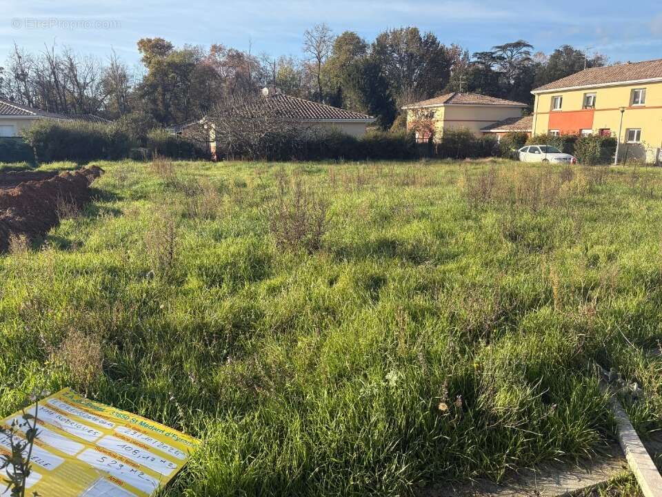 Terrain à BESSIERES