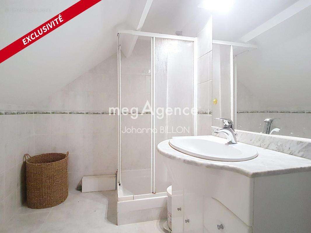 Maison de charme avec véranda, annexes et caves !! - photo 9