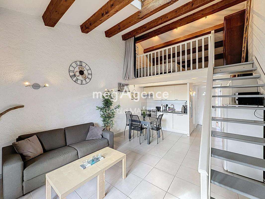Appartement à ROQUEBRUNE-SUR-ARGENS