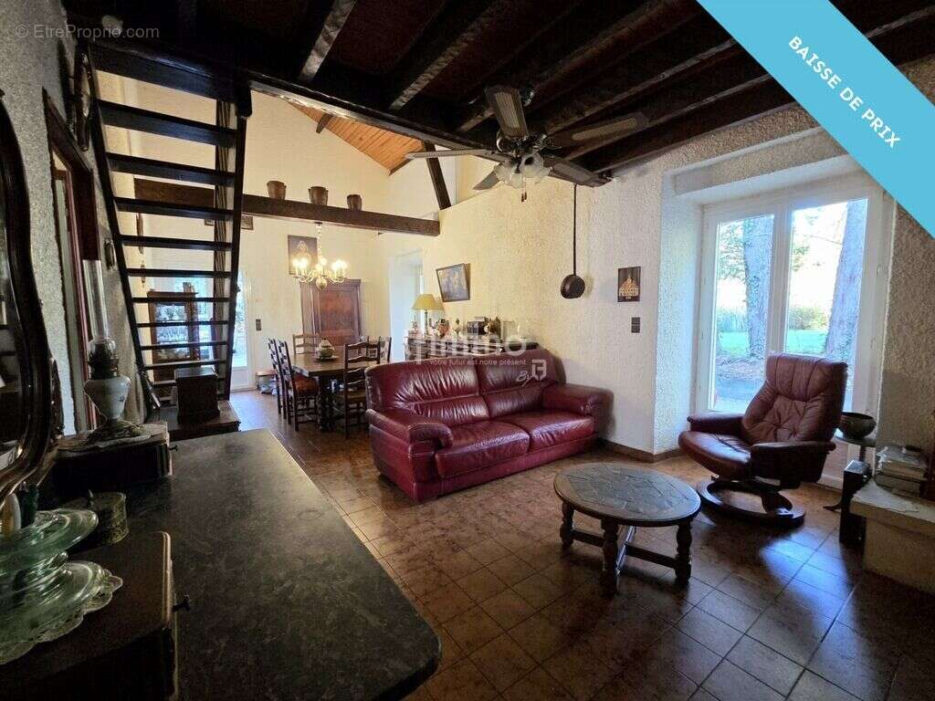 Maison à NOTRE-DAME-DE-SANILHAC