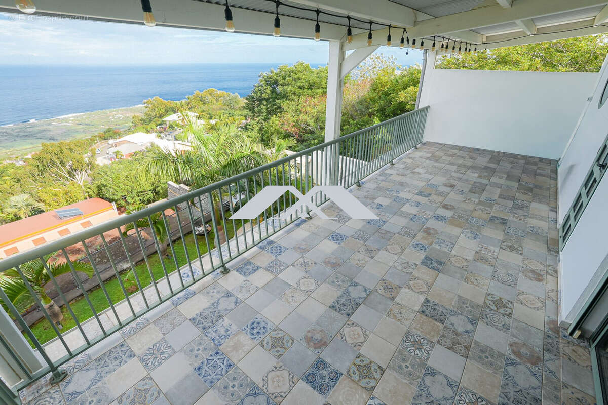 Maison 219 m² à Le Port  - photo 8