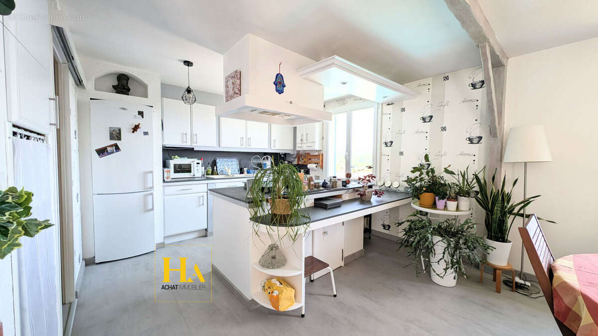 Maison à CHARMES-SUR-L&#039;HERBASSE