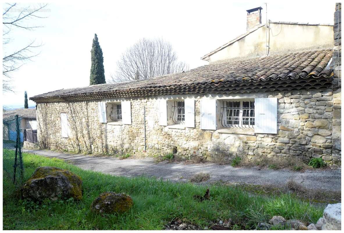 MONTELIMAR - Propriété de caractère avec vue dominante -  T6 173 m²  - 5 chambres - Terrain 3360 m² - Piscine - photo 17