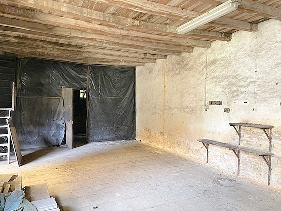 Ensemble immobilier plein centre à rénover Saint Sauveur D Aunis 409 m2 - photo 9