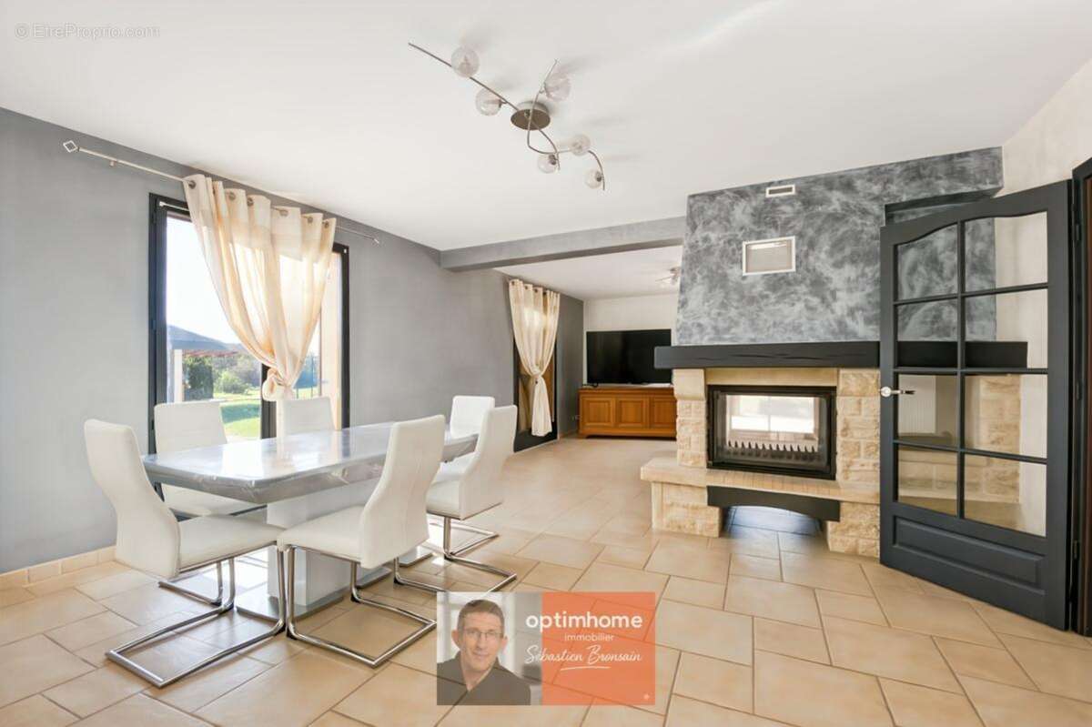 Dole – Grande maison familiale de 295 m² avec 7 chambres et jardin de 1 700 m² - photo 6
