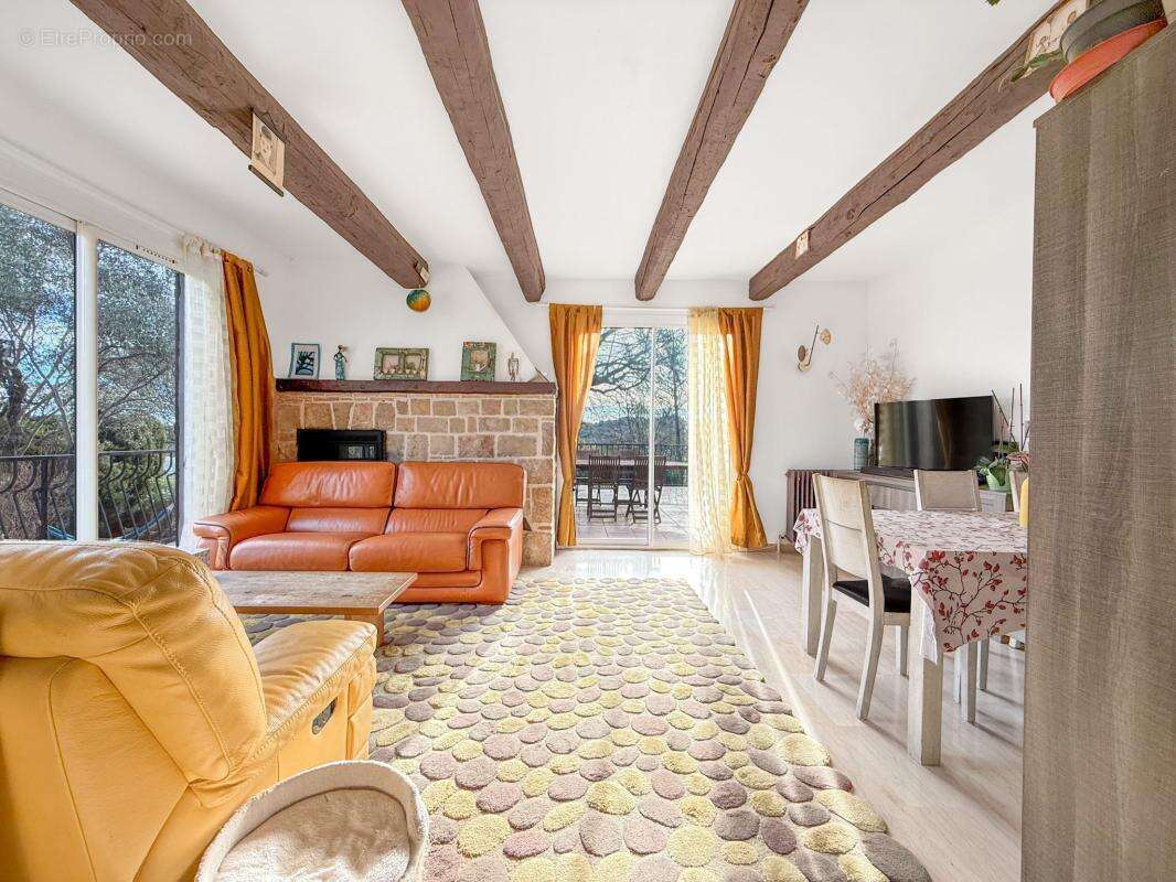 Maison à TOURRETTES-SUR-LOUP