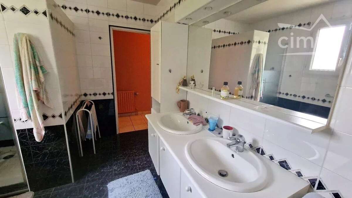 Maison à SAINT-JUNIEN