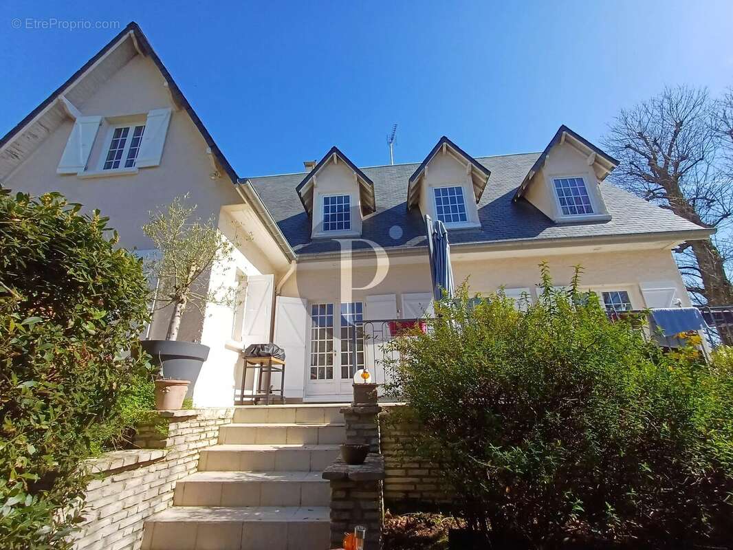 Maison à VERRIERES-LE-BUISSON