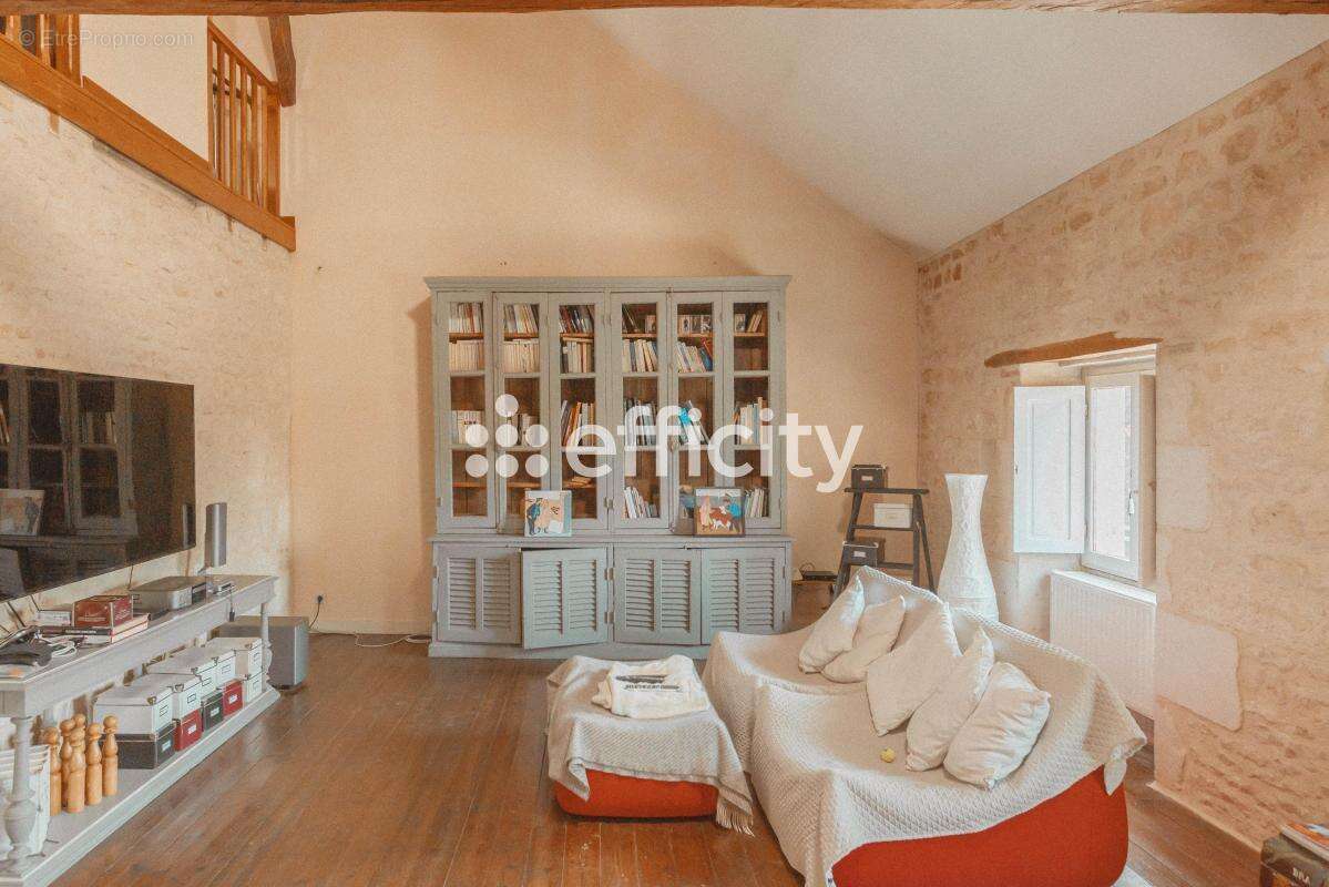 Maison 255 m² à Fontenay-Le-Comte  - photo 21