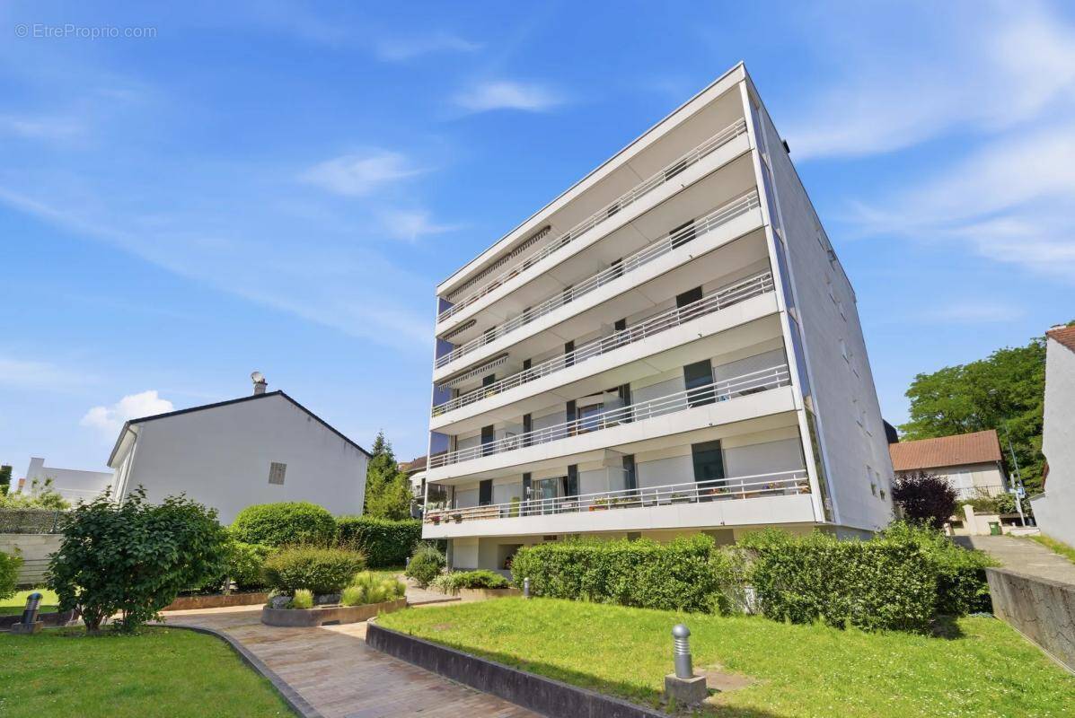 Appartement à FONTENAY-SOUS-BOIS