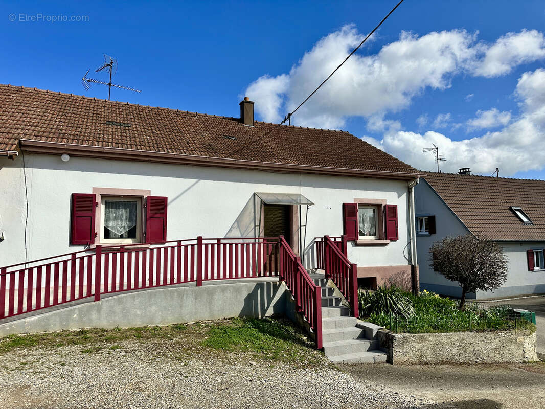 Maison à STEINBRUNN-LE-HAUT