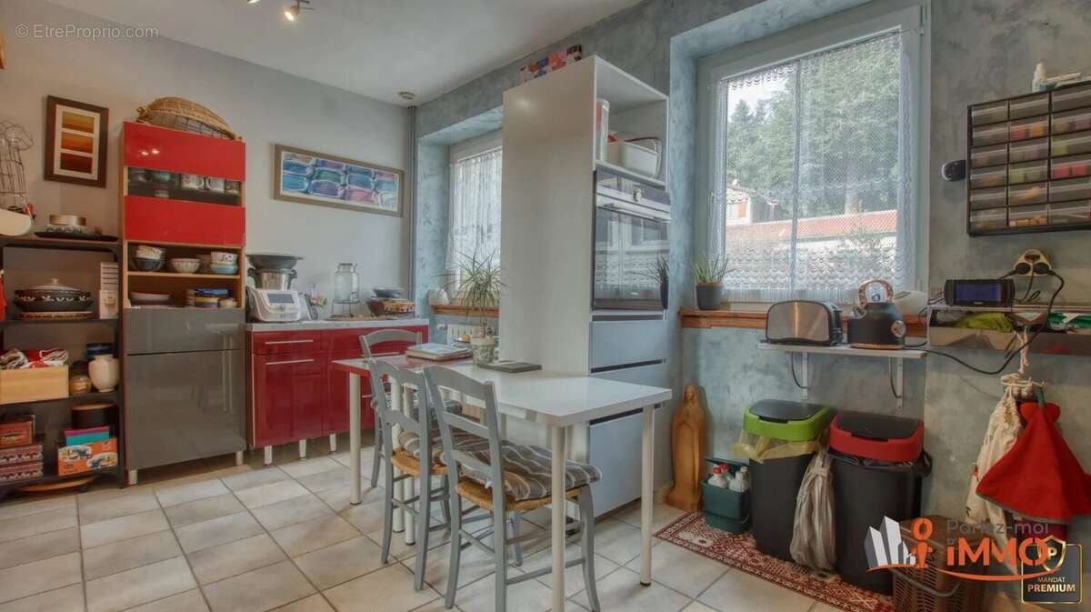 Appartement à SAINT-JEAN-BONNEFONDS