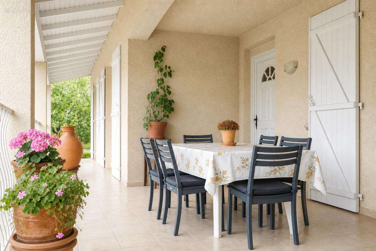 Maison de 10 pièces de 222 m² à Saint-Etienne-de-Tulmont - photo 13