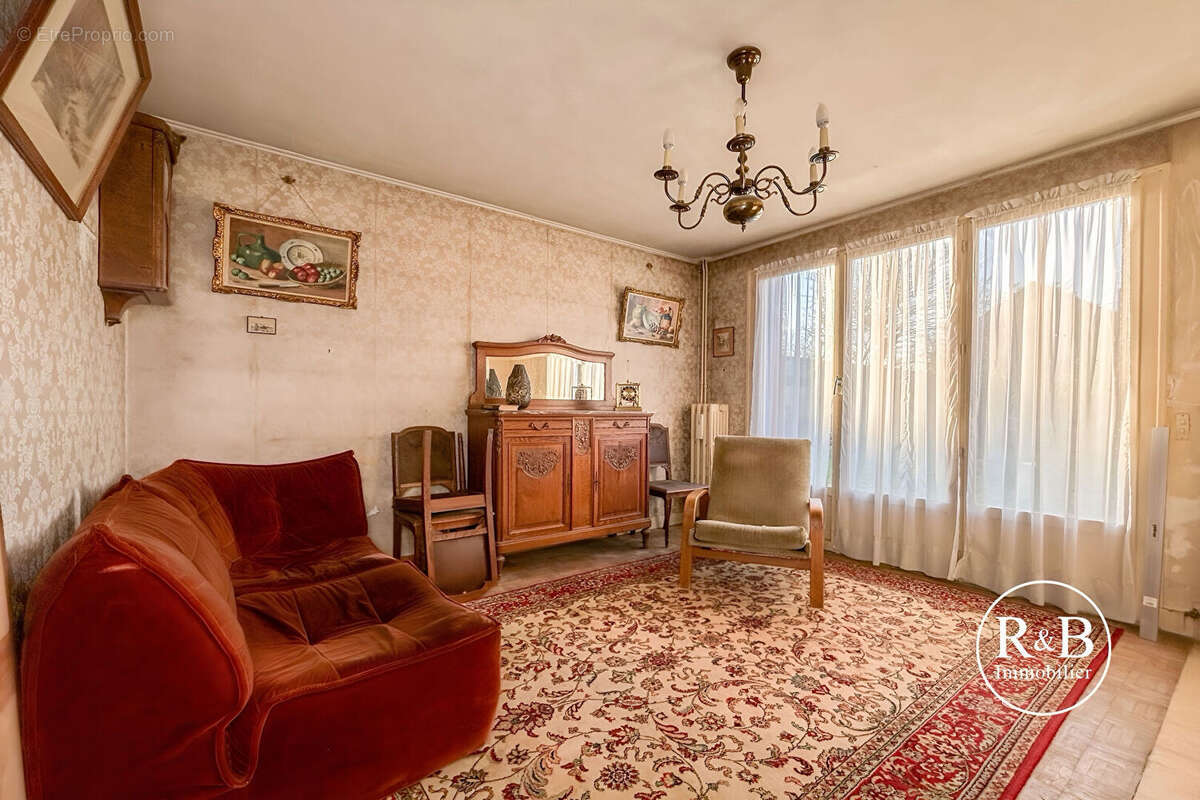 Maison à LES CLAYES-SOUS-BOIS