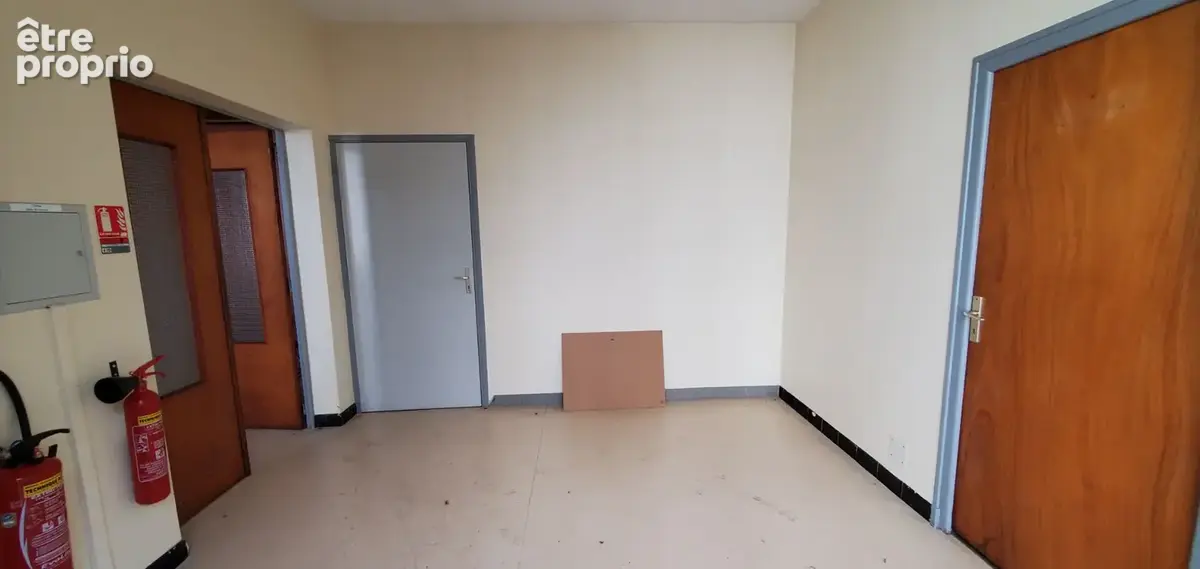 Saint-flour 4 plateaux de 95 m²  + combles à réhabiliter - photo 4