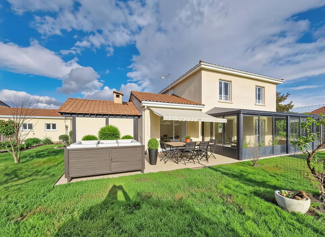 Maison à BOISSET-LES-MONTROND