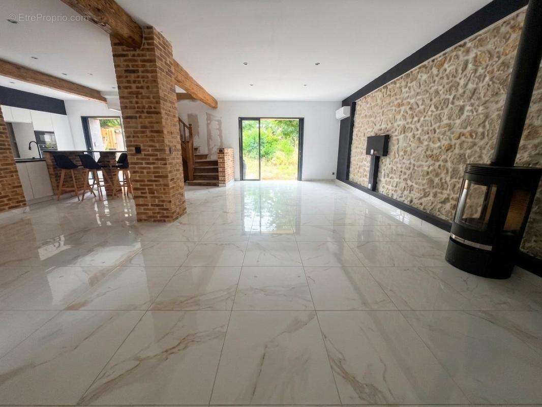 Maison 4 pièces / 143 m² / 236 000 EUR / CASTRES - photo 3
