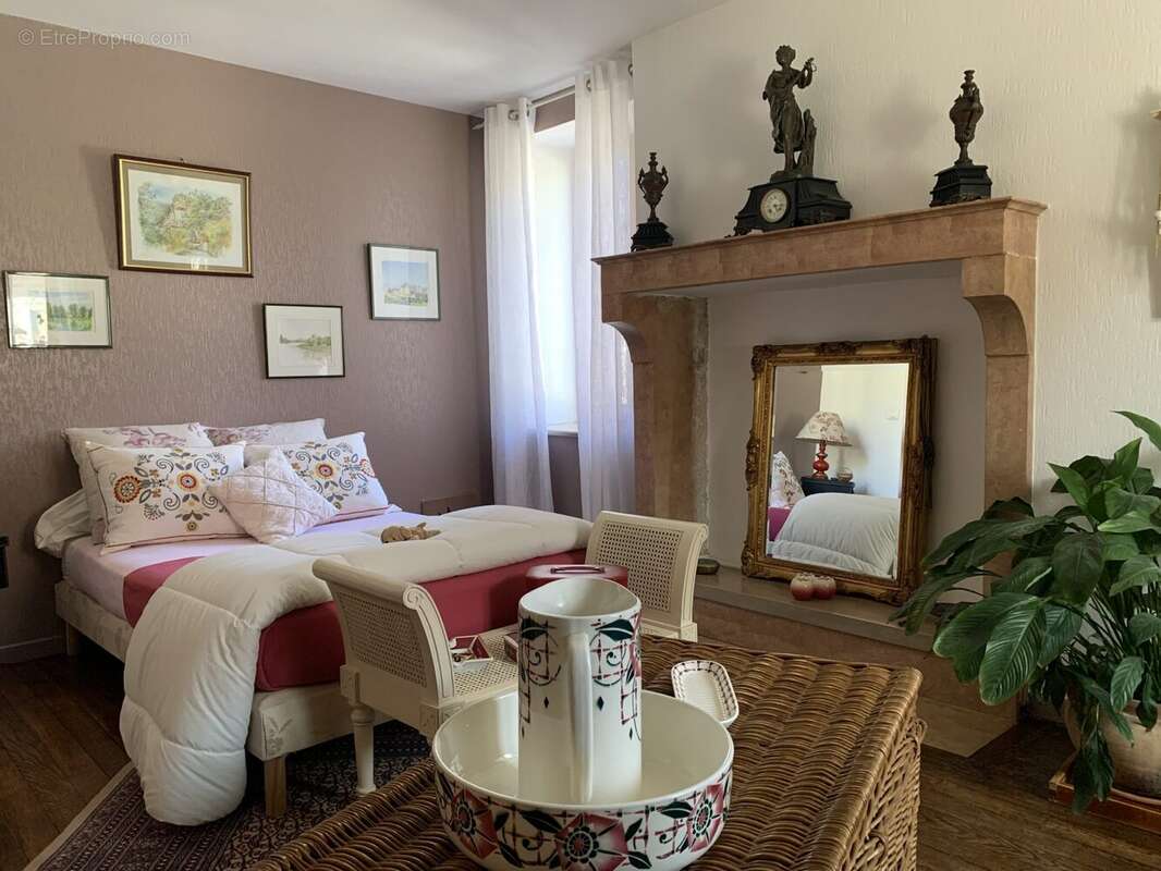 Maison à CORGOLOIN