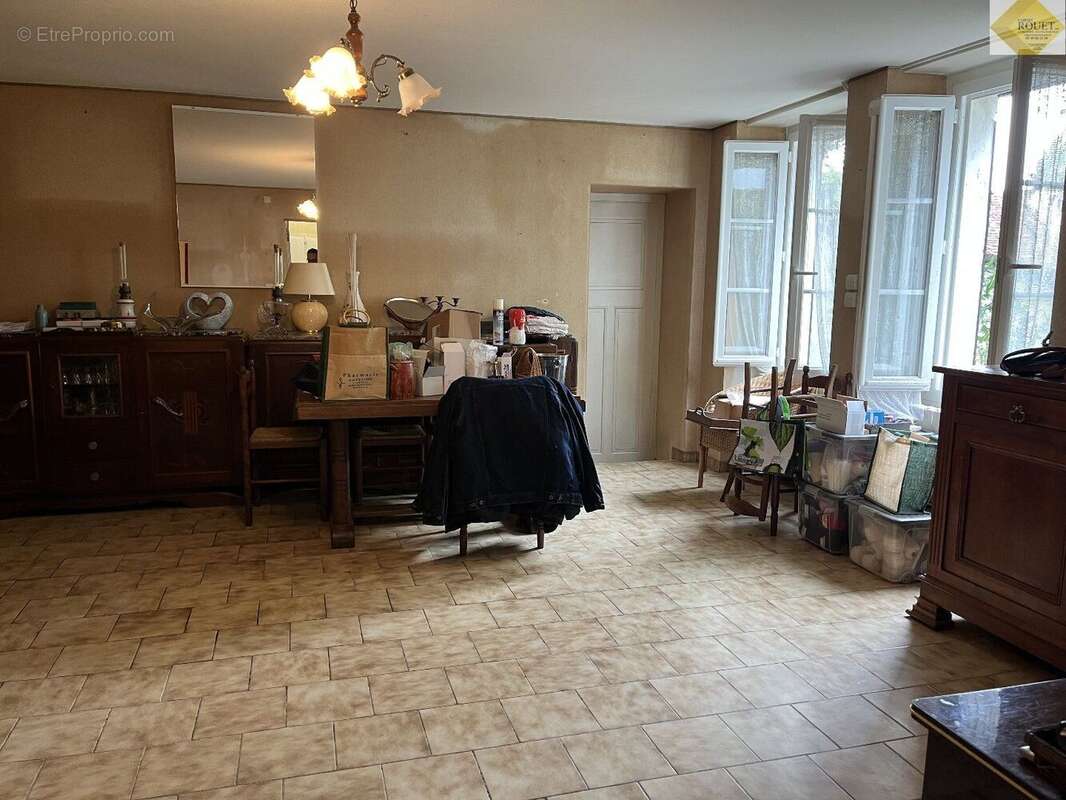 Maison à SAINT-PIERRE-DE-MAILLE