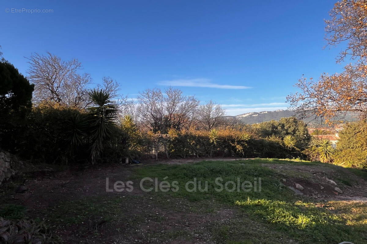 Terrain à OLLIOULES