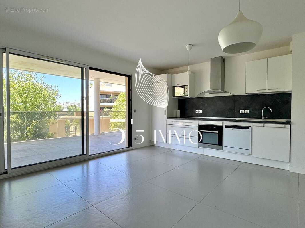 Appartement à LATTES