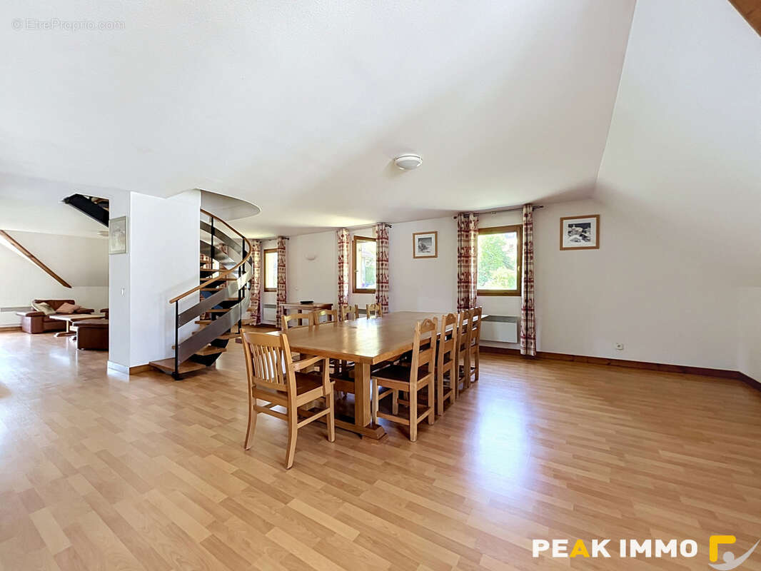 A vendre duplex 221 m2 loi carrez- résidence Le Birdie à Giez - photo 3