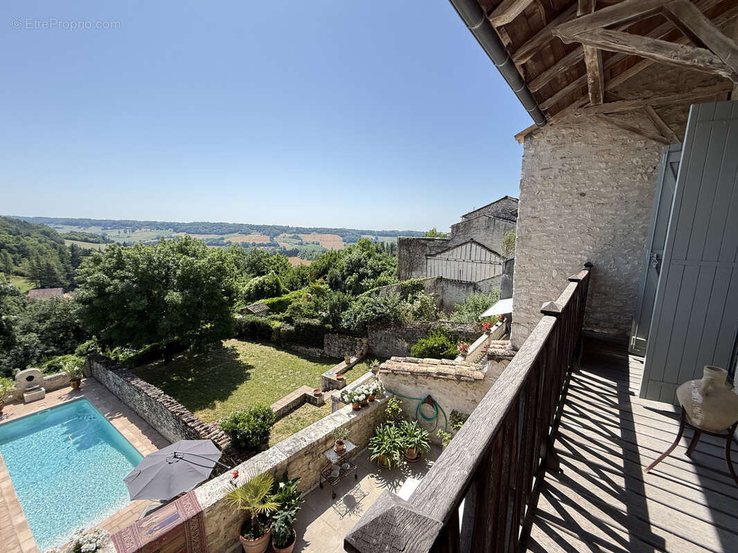 Maison à CASTELNAU-MONTRATIER