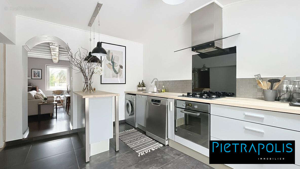 Appartement à CHARBONNIERES-LES-BAINS