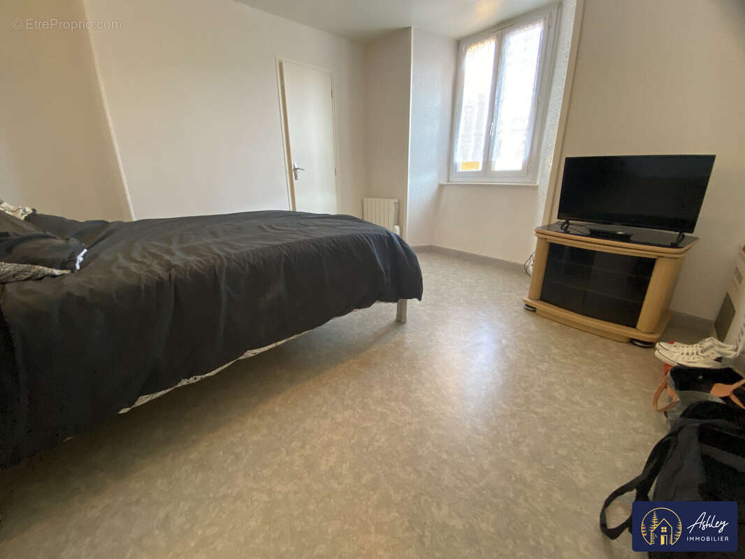 Immeuble à vendre BORT LES ORGUES - Appartement à BORT-LES-ORGUES