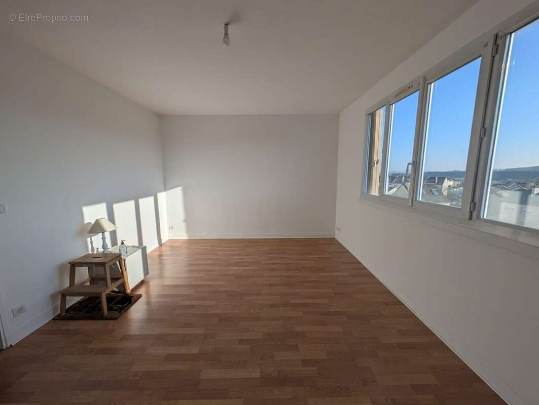 Appartement à LES CLAYES-SOUS-BOIS