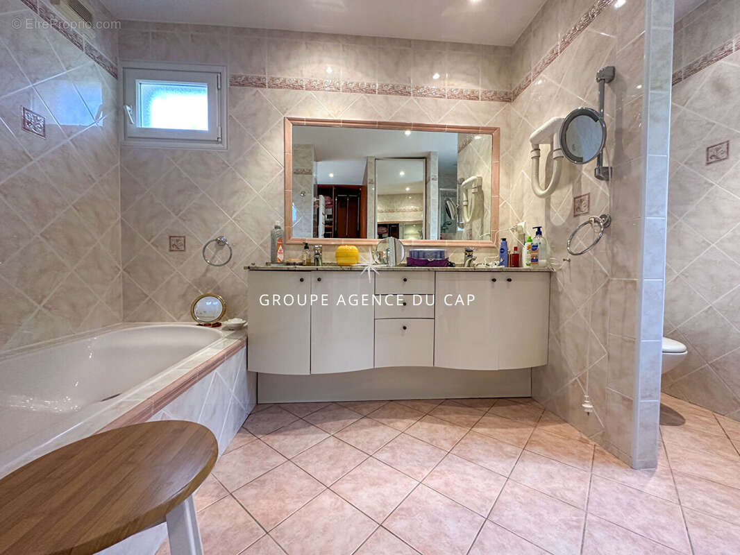 Maison à LES ISSAMBRES