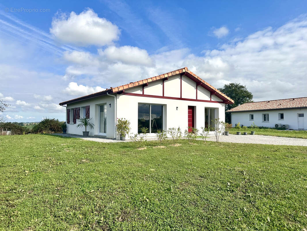 Maison à BEHASQUE-LAPISTE