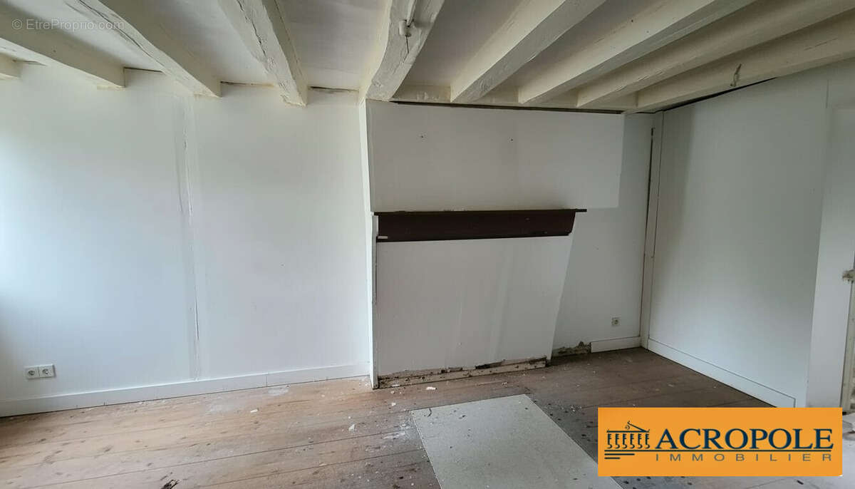 Maison à IVOY-LE-PRE