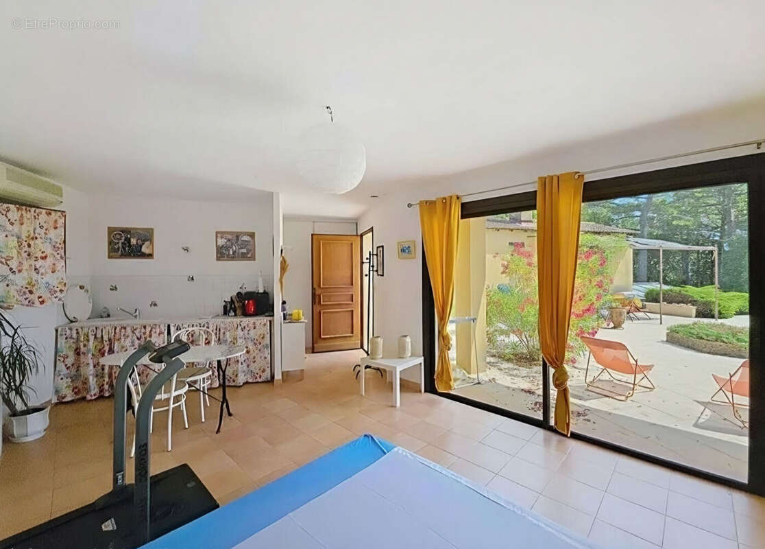 Maison Domazan 5 pièce(s) 176.85 m2 -  PARC 16.000 m² - PISCINE - BIEN RARE - photo 7