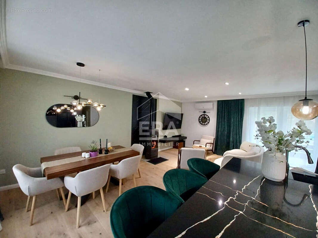 Maison à LES OMERGUES