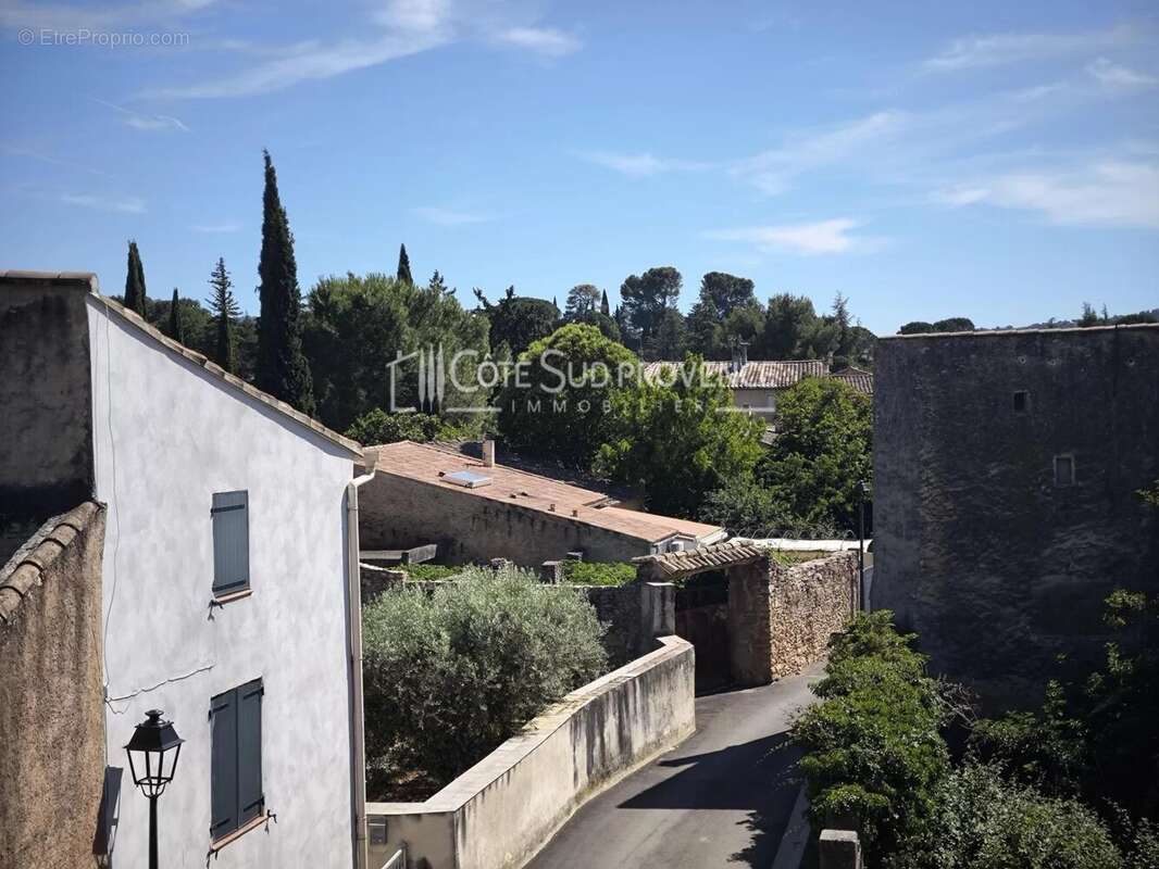 Appartement à VILLES-SUR-AUZON