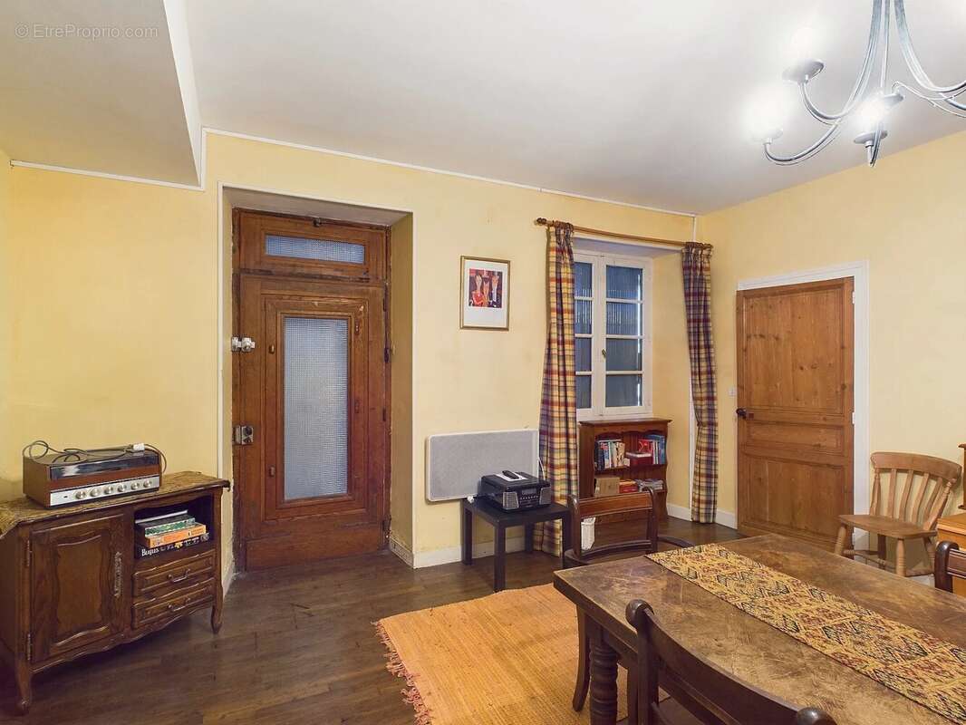 Maison à COMBERANCHE-ET-EPELUCHE