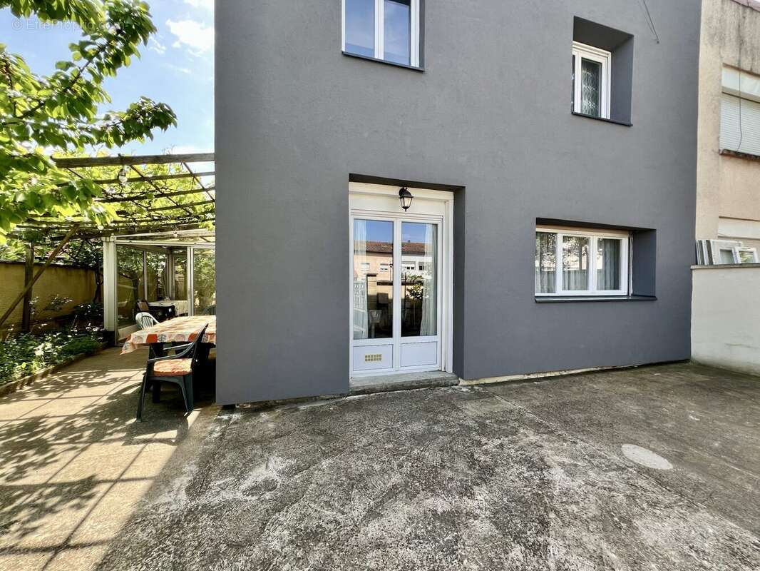 Maison à MEYZIEU