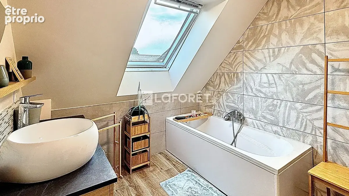 Laforêt Luzarches - Maison familiale familiale au Mesnil-Aubry / 6  pièces / 4 chambress132 m2 - photo 7