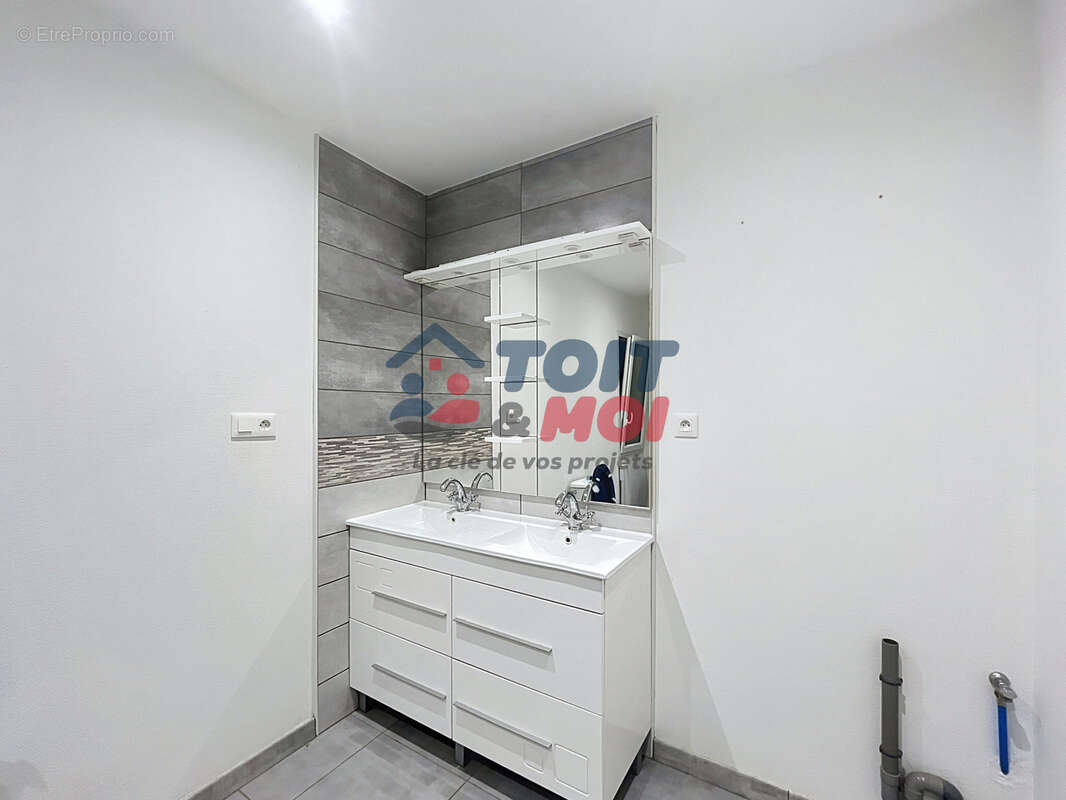 Grande maison familiale, studio indépendant et combles aménageables. - photo 6